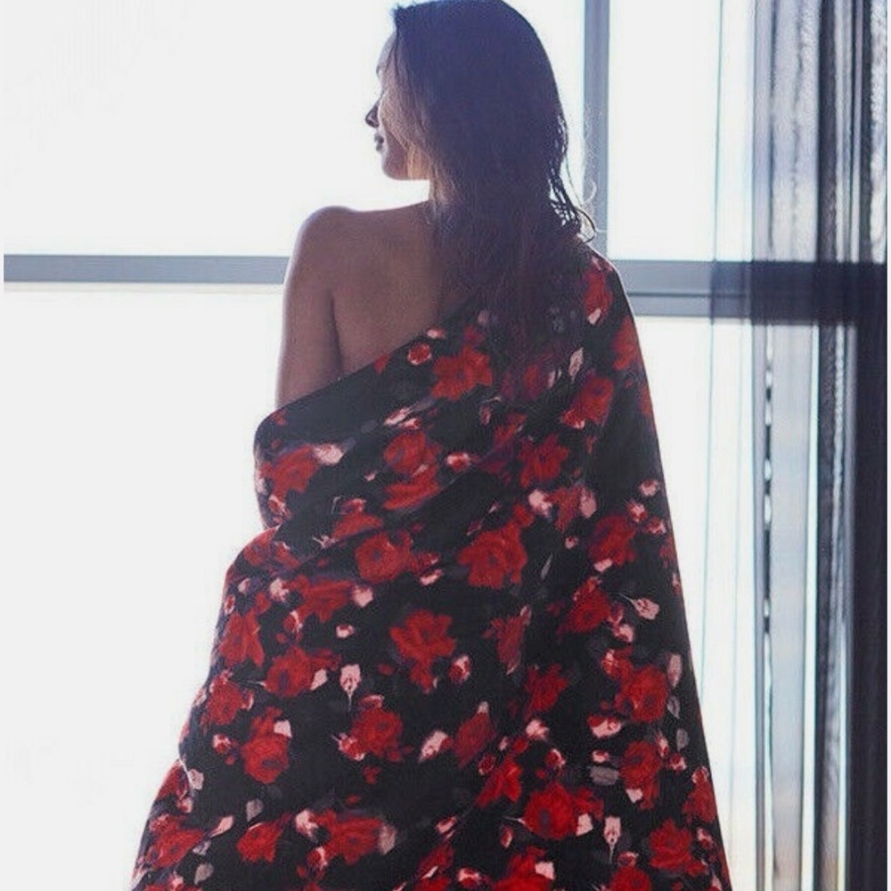 Victoria's Secret Floral/Rose Sherpa Throw/Blanket
